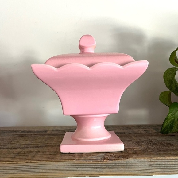 Hull Pottery pink lidded trinket candy dish - Picture 1 of 7